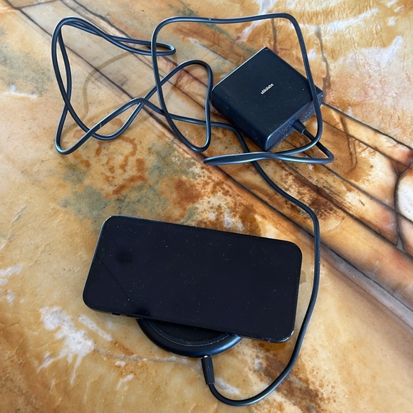 Wireless Charging Pads Ubiolabs - Picture 2 of 6